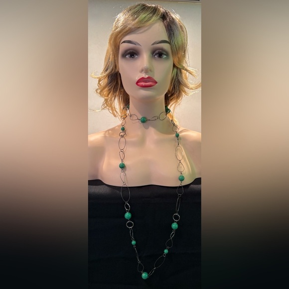 Vintage-Style Long Green Bead Necklace - Picture 3 of 6